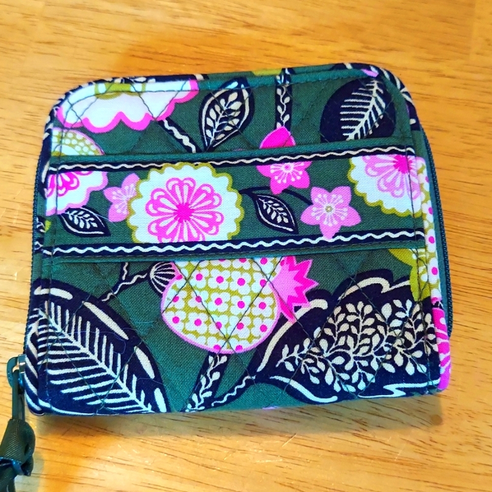 Vera Bradley Zip around wallet - Picture 1 of 6